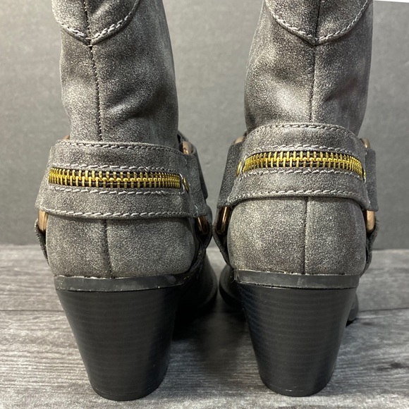 ⭐️Mo Mo grey distressed harness boots - Picture 6 of 9